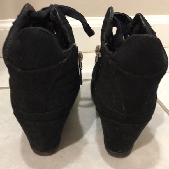 Simply Vera Vera Wang snakeskin wedge sneakers - Picture 5 of 7